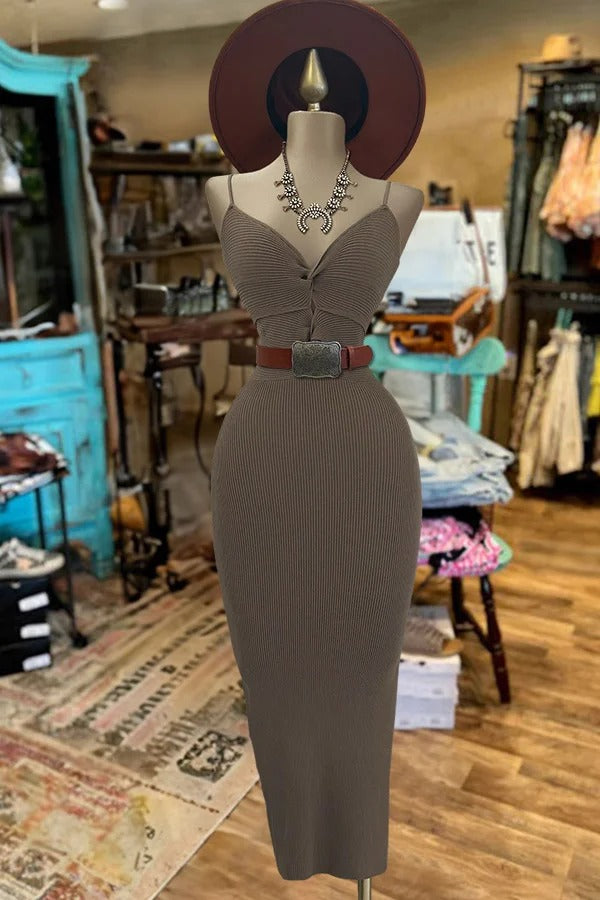 Robe en maille fendue sur le côté et torsadée