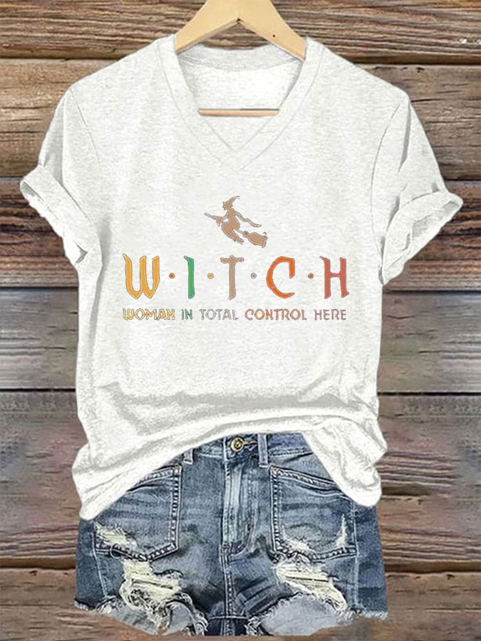 Women's Halloween Witch Woman In Total Control Herself Powherful Print T-Shirt