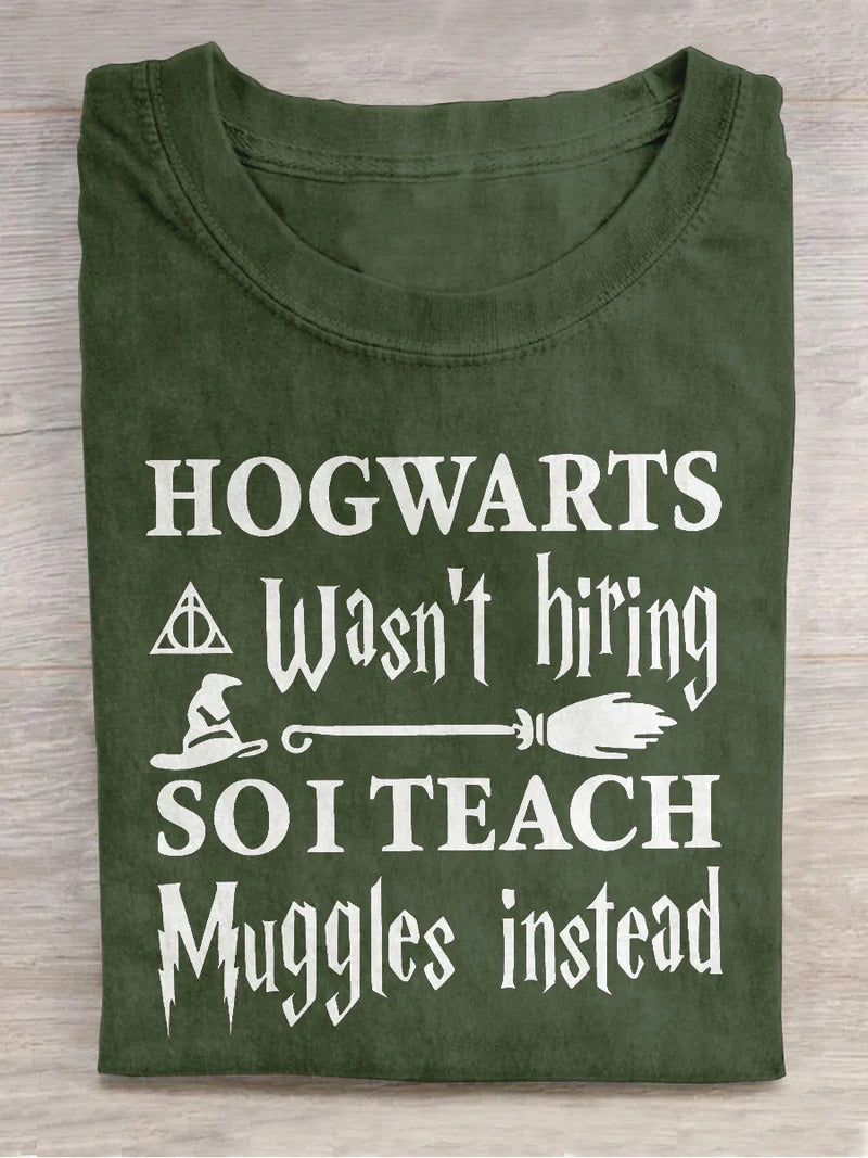 Poudlard n'embauchait pas, alors j'enseigne aux Moldus à la place. Rat de bibliothèque, nerd, baguette magique, sorcier, t-shirt imprimé décontracté