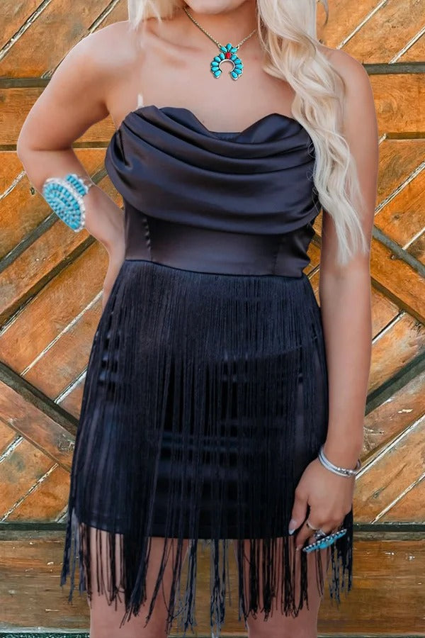 Belle mini-robe à franges et volants