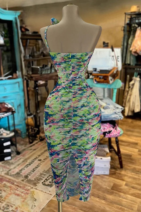 Robe fendue à une épaule et imprimé abstrait