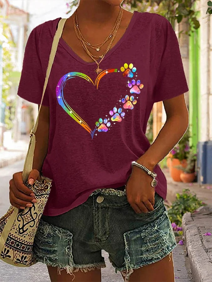 T-shirt col V à imprimé cœur et pattes coloré pour femme