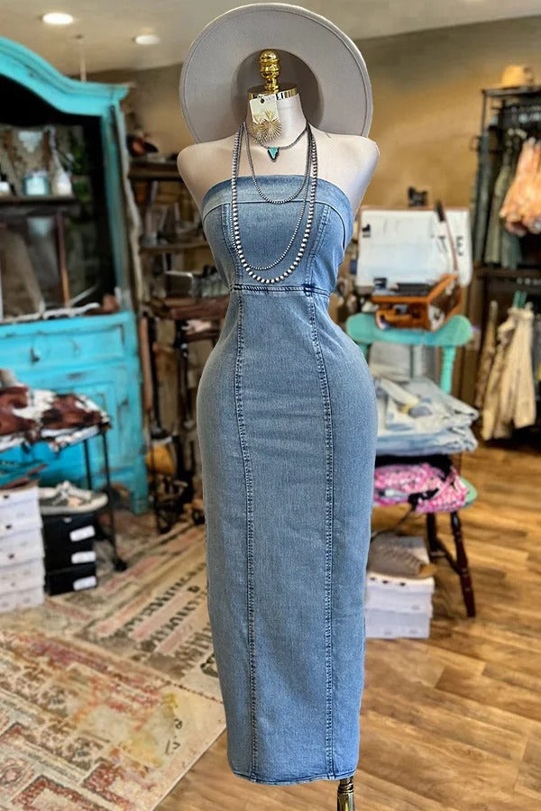 Trägerloses gefaltetes Kleid aus gewaschenem Vintage-Denim