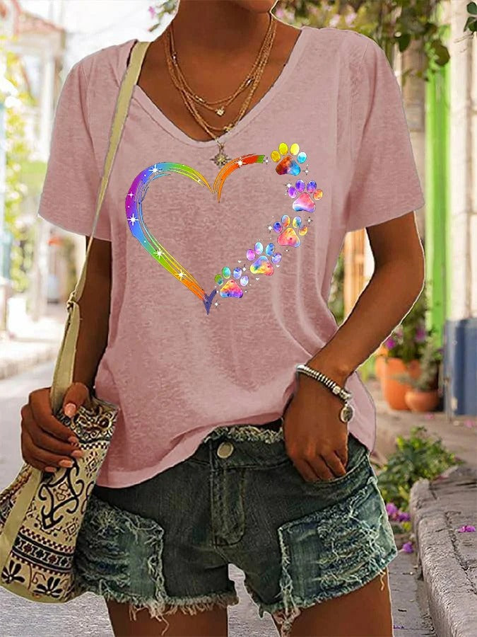 T-shirt col V à imprimé cœur et pattes coloré pour femme