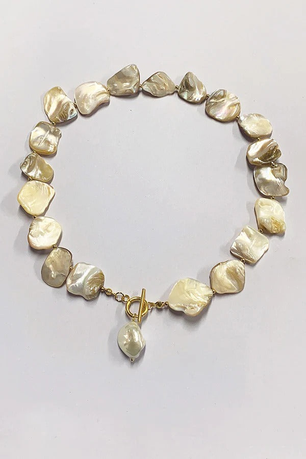 Exaggerated Irregular Shell Collarbone Necklace