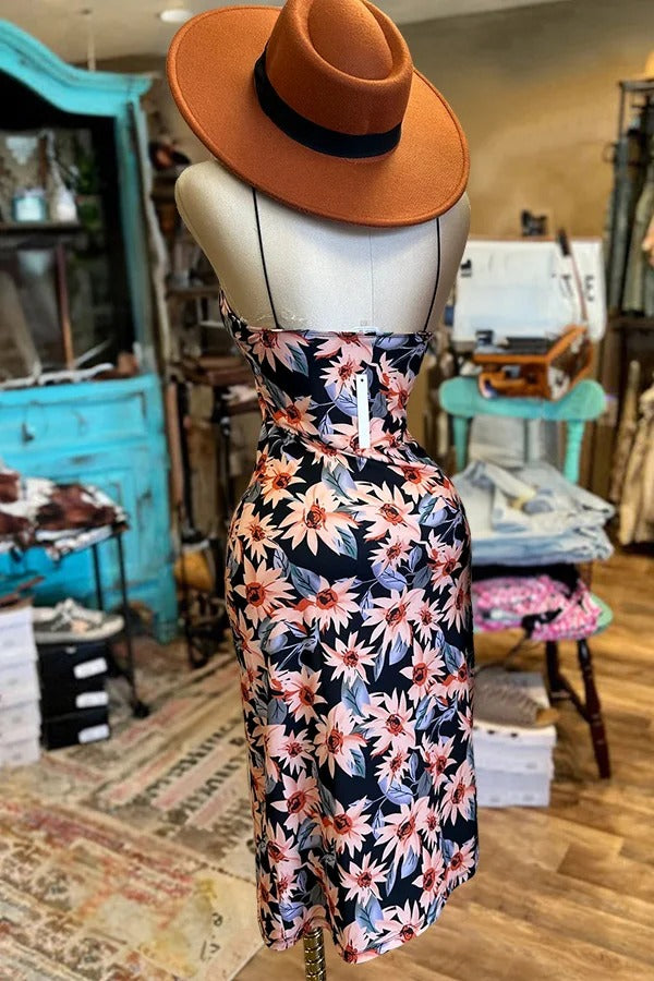 Belle robe midi fendue à bretelles et motif floral