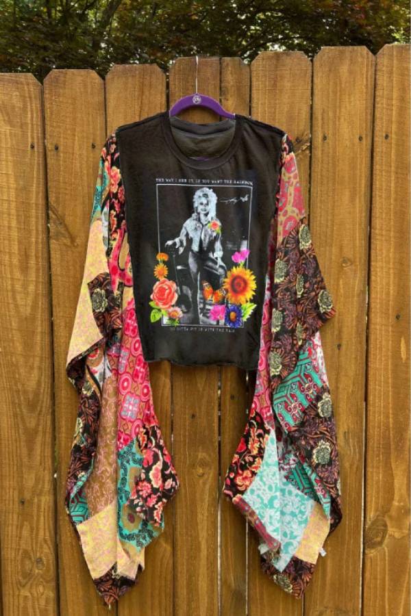 Retro Figure Print Patchwork Sleeve Cropped Top