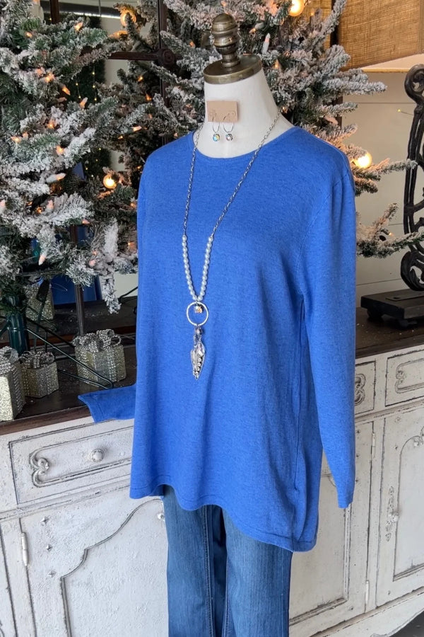 Strickpullover mit asymmetrischem Saum