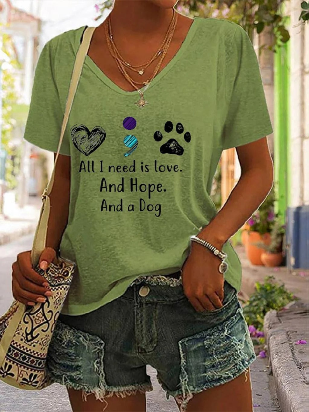 T-shirt col V imprimé pour femme « Tout ce dont j'ai besoin, c'est d'amour, d'espoir et d'un chien » pour la sensibilisation au suicide