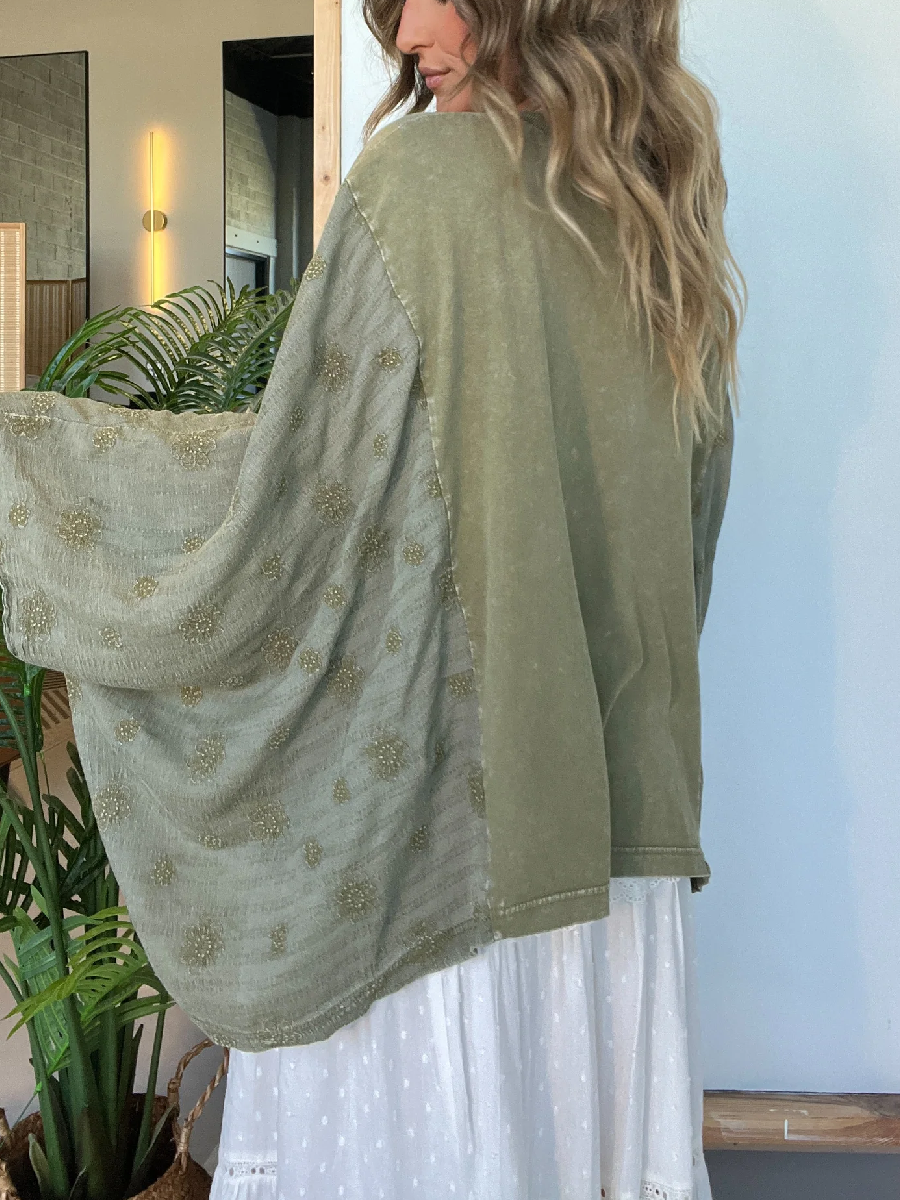 Peace Within T-Shirt mit Kimonoärmeln in Olivgrün