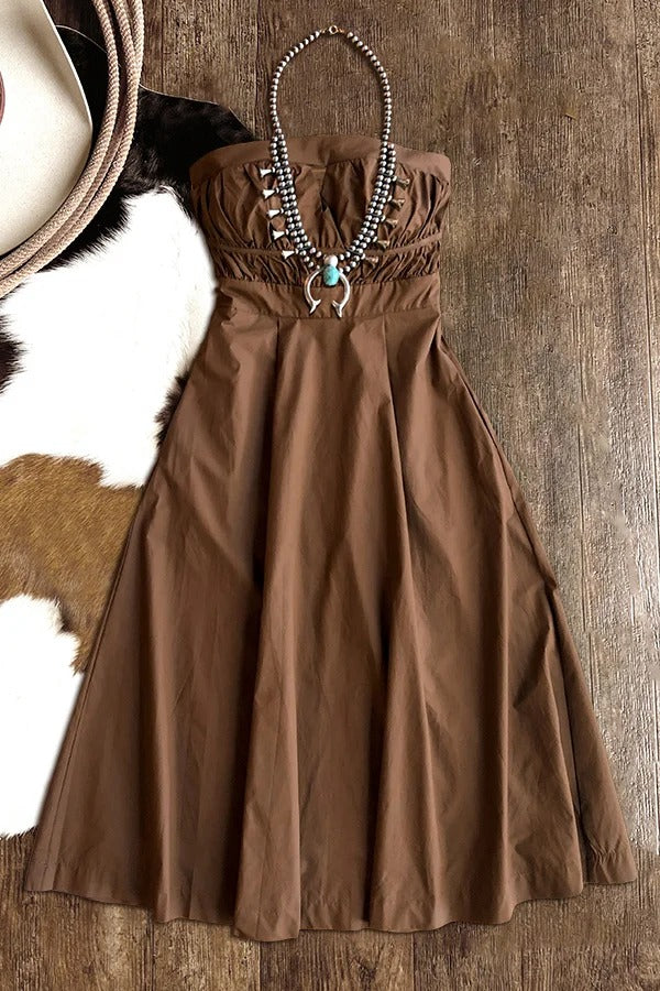 Belle robe midi bustier à décolleté en trou de serrure