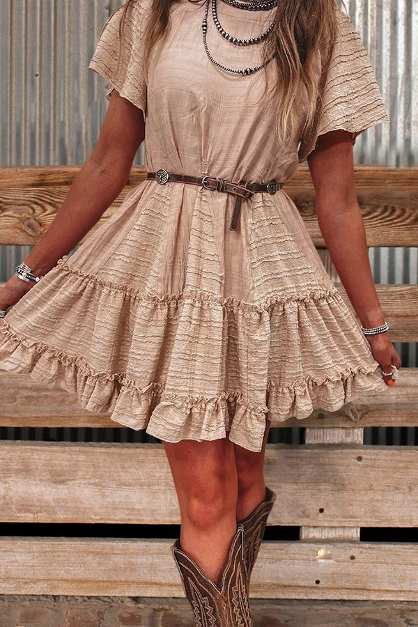 Retro-Kleid mit Rüschen und kurzen Ärmeln