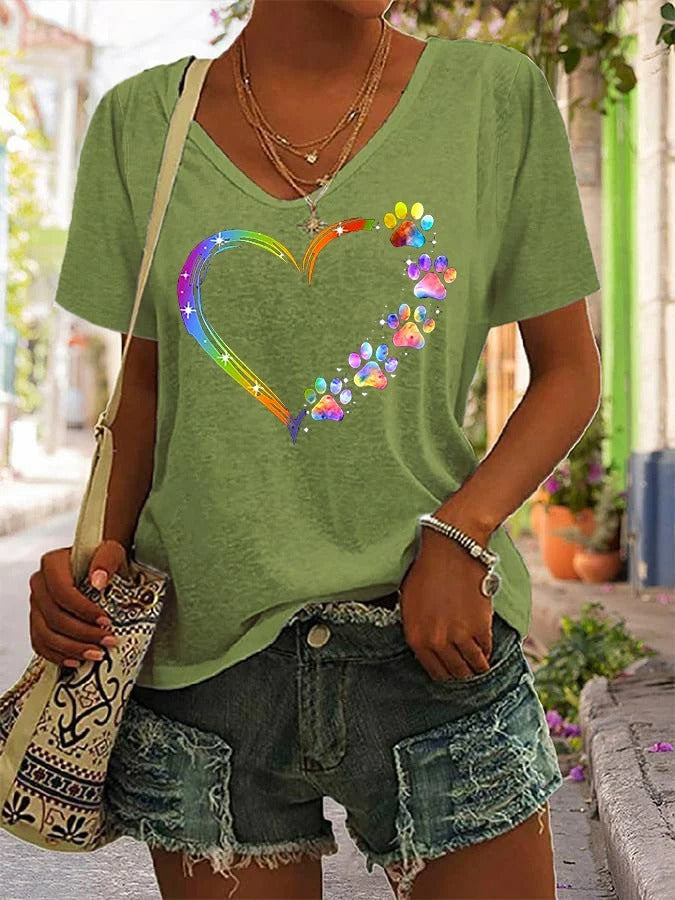 T-shirt col V à imprimé cœur et pattes coloré pour femme