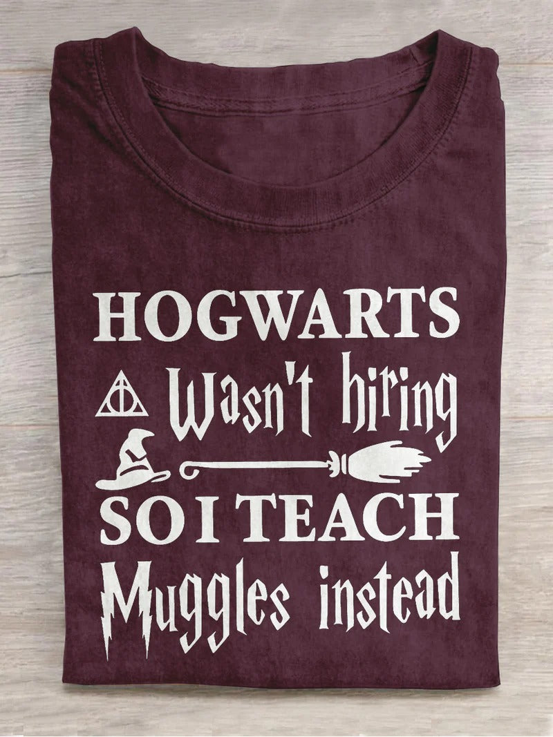 Poudlard n'embauchait pas, alors j'enseigne aux Moldus à la place. Rat de bibliothèque, nerd, baguette magique, sorcier, t-shirt imprimé décontracté