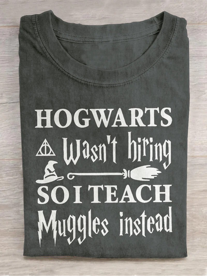 Poudlard n'embauchait pas, alors j'enseigne aux Moldus à la place. Rat de bibliothèque, nerd, baguette magique, sorcier, t-shirt imprimé décontracté