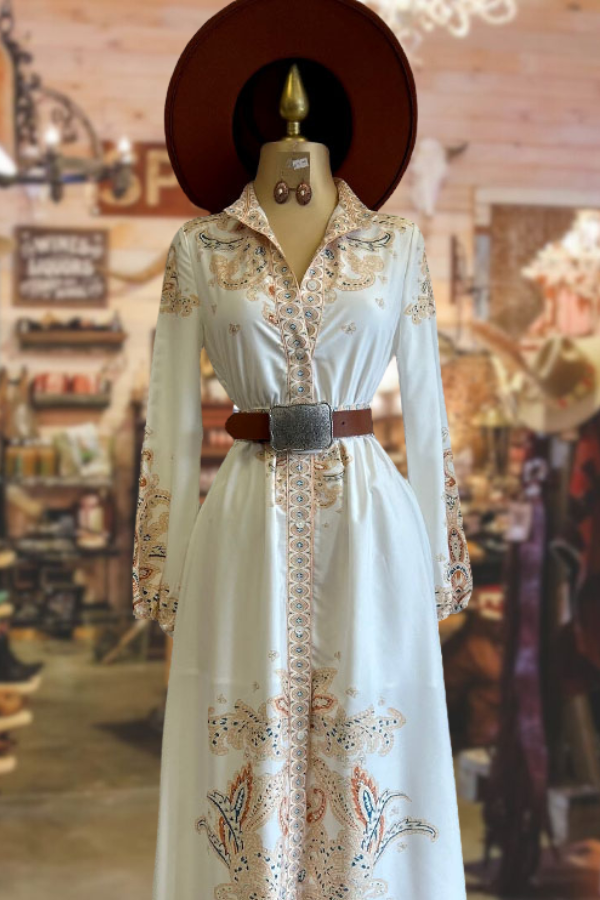 Belle robe longue boutonnée à motifs multiples