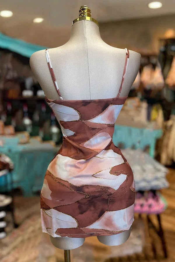 Jolie mini-robe tie-dye à col bénitier