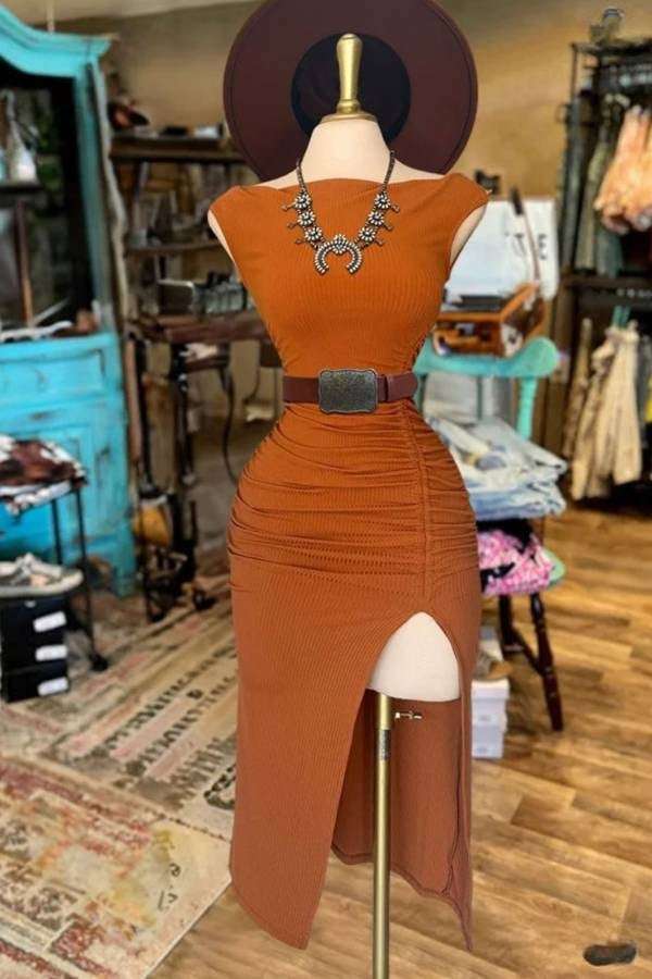 Robe moulante fendue en tricot