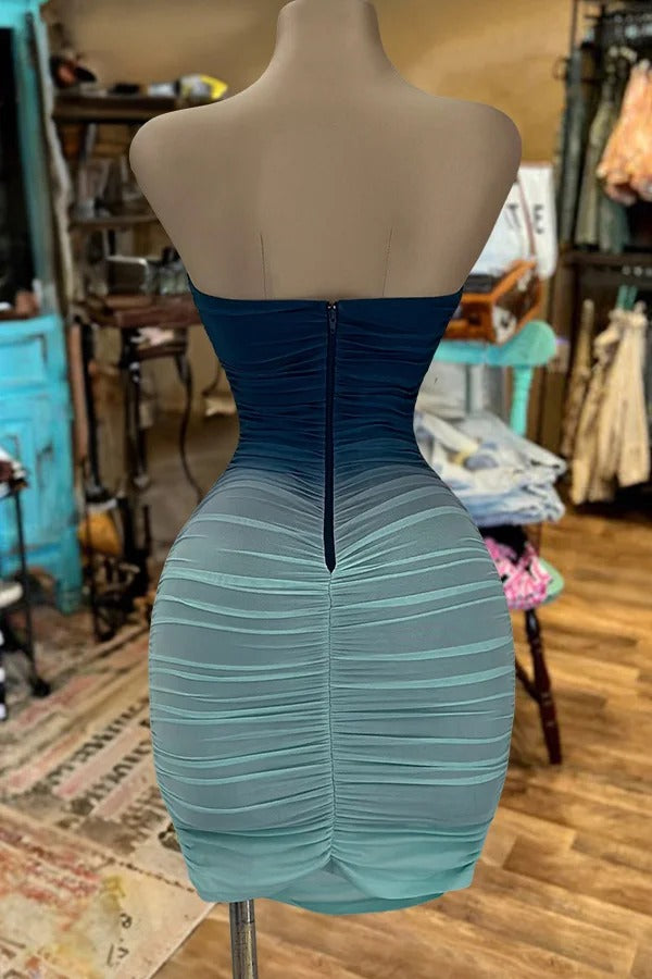 Trägerloses Minikleid aus Netzstoff in Kontrastfarbe