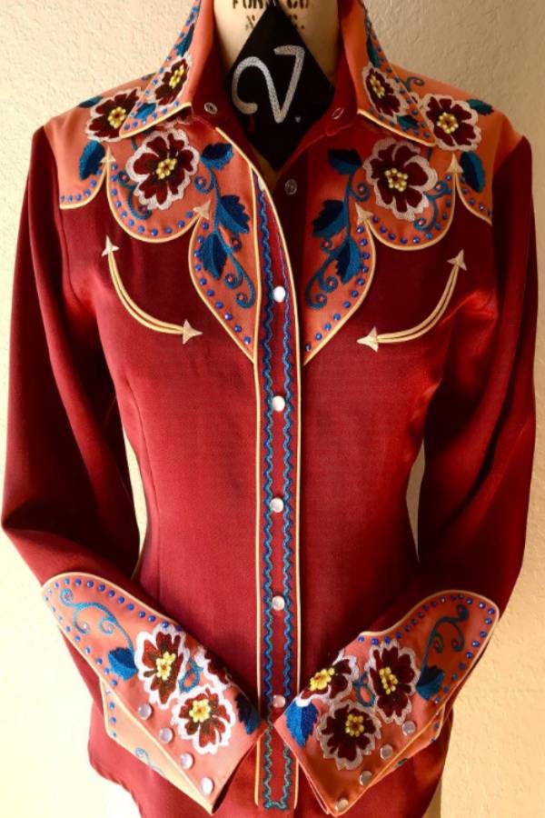 Hauts imprimés pour femmes