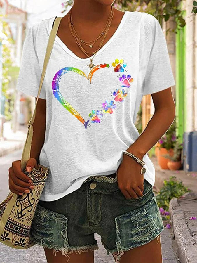 T-shirt col V à imprimé cœur et pattes coloré pour femme