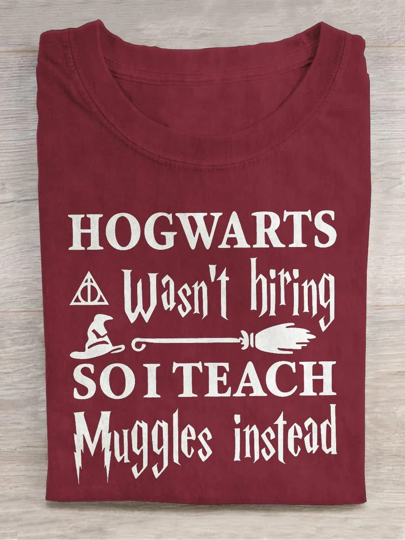 Poudlard n'embauchait pas, alors j'enseigne aux Moldus à la place. Rat de bibliothèque, nerd, baguette magique, sorcier, t-shirt imprimé décontracté