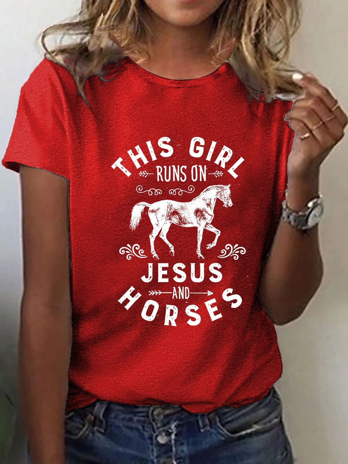 T-shirt imprimé « Cette fille court avec Jésus et les chevaux » pour femme