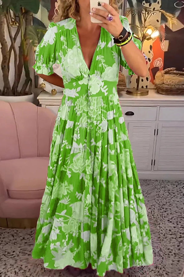 Kleid mit V-Ausschnitt und Tasche und Blumenmuster