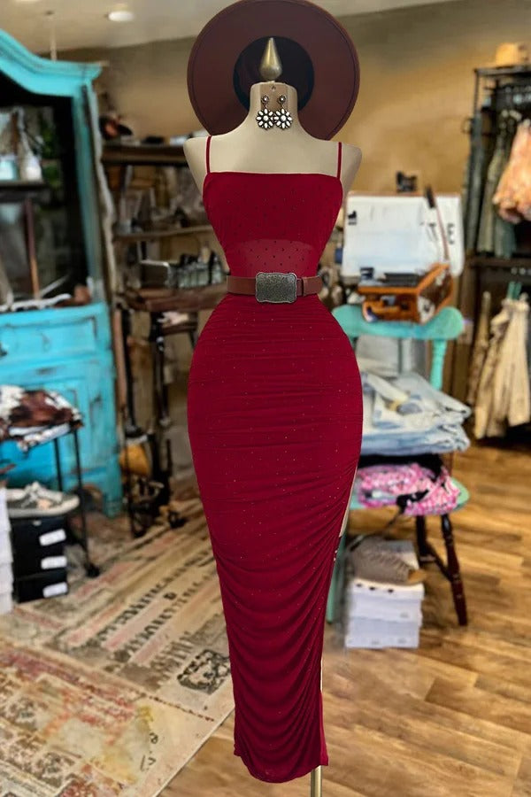 Robe à bretelles fendue avec strass