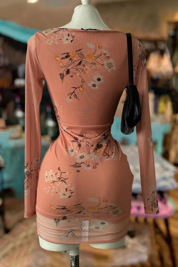 Hübsches Kleid mit Blumenmuster und quadratischem Ausschnitt