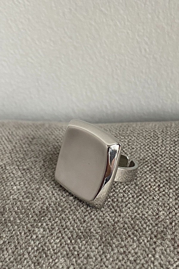 French Vintage-style Polished Ring
