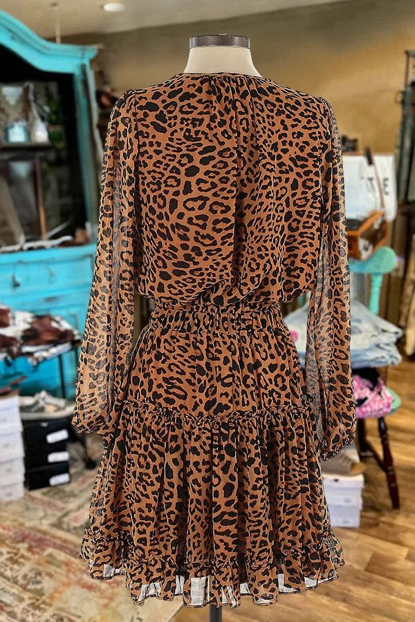 Robe élégante à découpes léopard