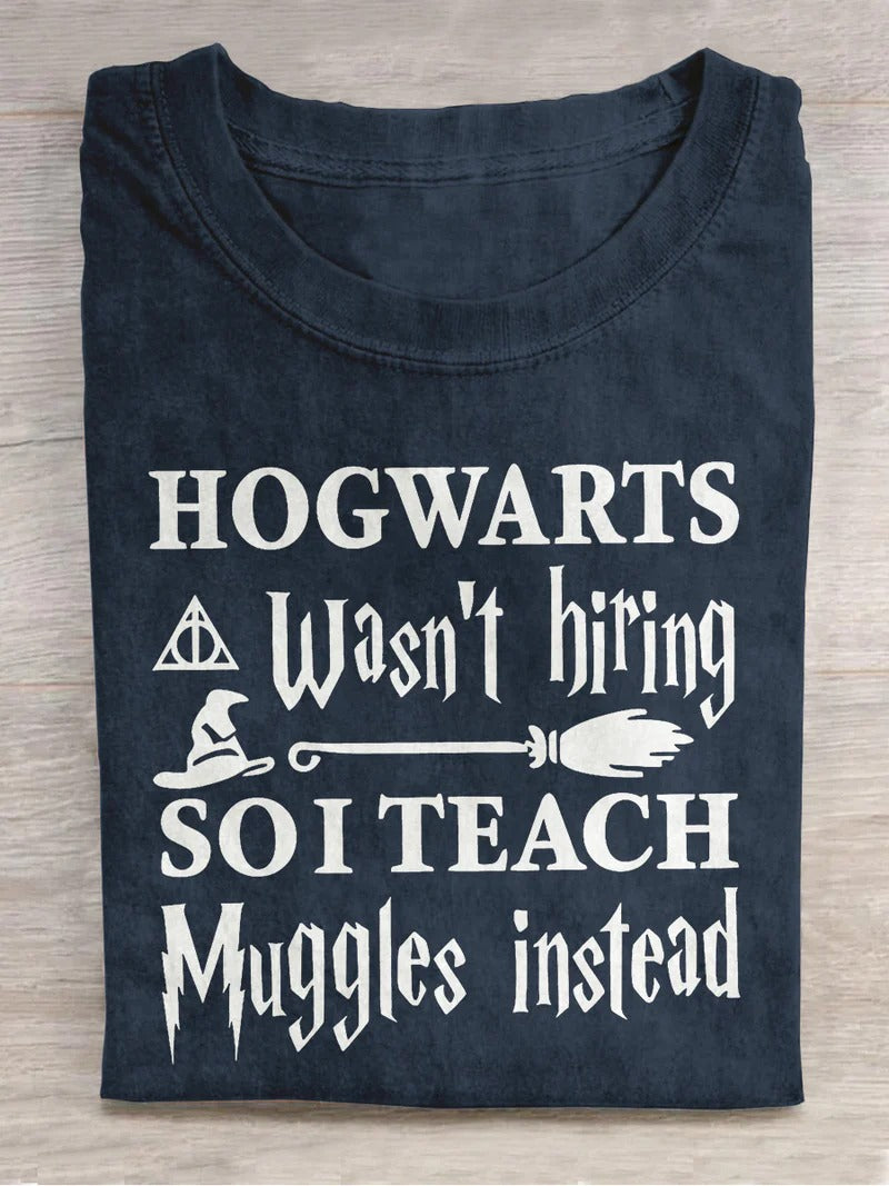 Poudlard n'embauchait pas, alors j'enseigne aux Moldus à la place. Rat de bibliothèque, nerd, baguette magique, sorcier, t-shirt imprimé décontracté