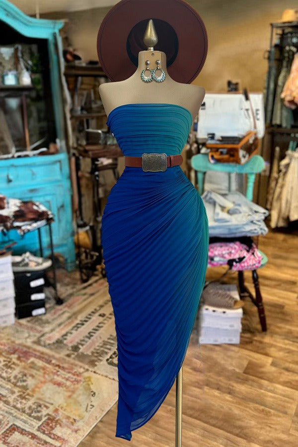 Trägerloses Plisseekleid mit Cut-outs