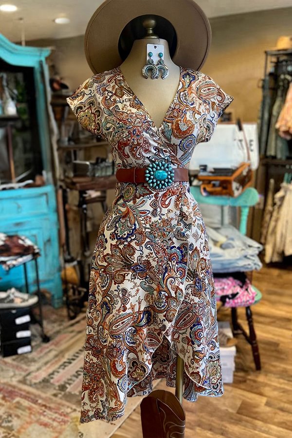 Wunderschönes Wickelkleid im Western-Stil mit Blumenmuster