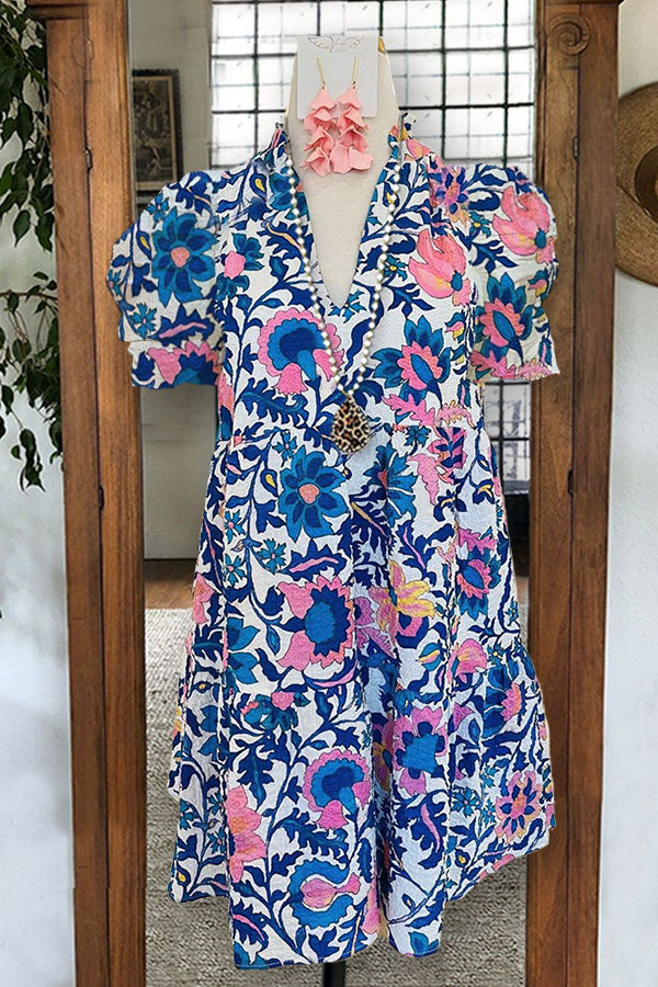 Kleid mit Puffärmeln, Blumendruck, Plissee und Rüschen sowie V-Ausschnitt