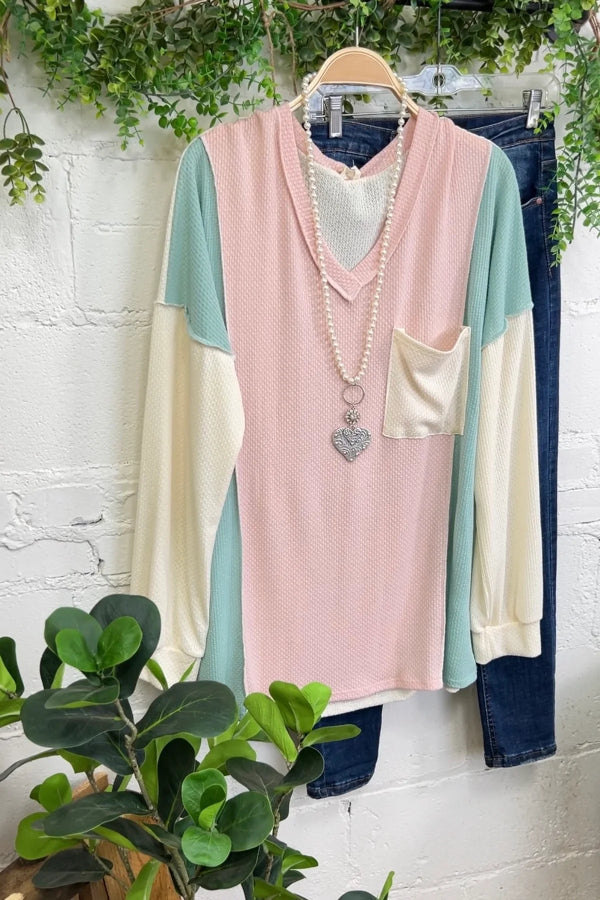 Haut tricoté à blocs de couleurs printanières