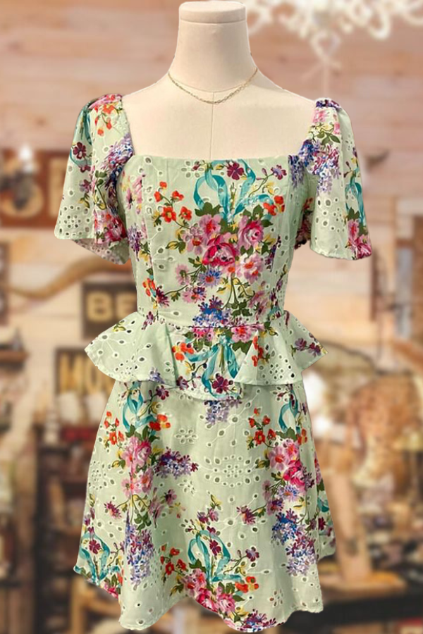 Robe à volants et œillets à imprimé floral