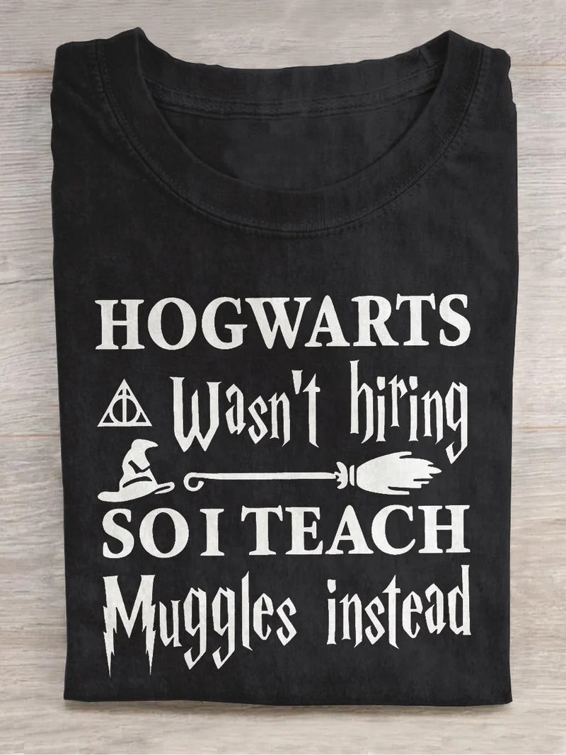 Poudlard n'embauchait pas, alors j'enseigne aux Moldus à la place. Rat de bibliothèque, nerd, baguette magique, sorcier, t-shirt imprimé décontracté