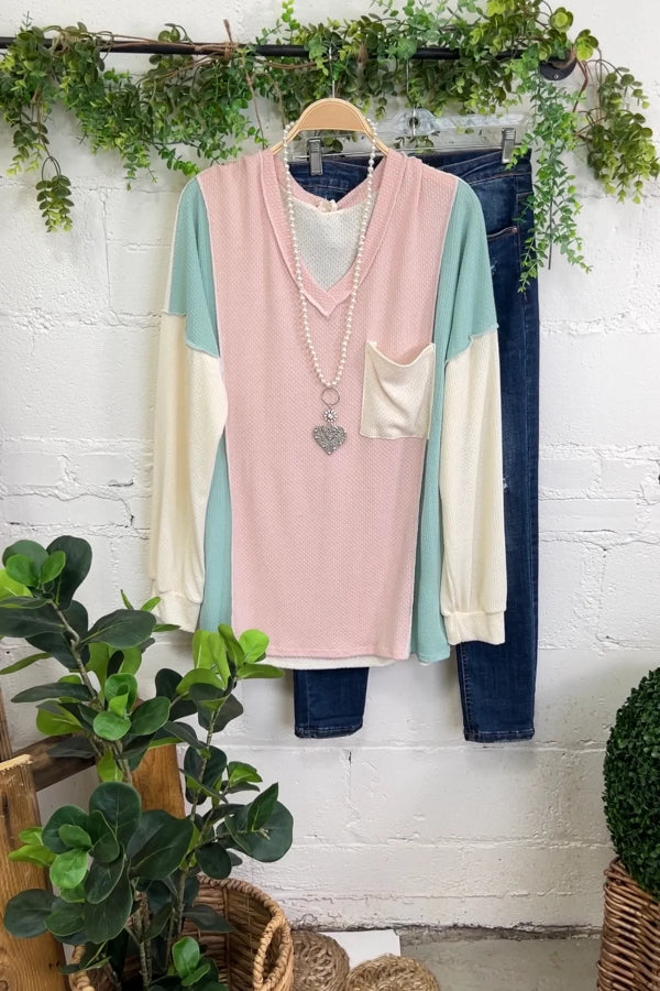 Haut tricoté à blocs de couleurs printanières