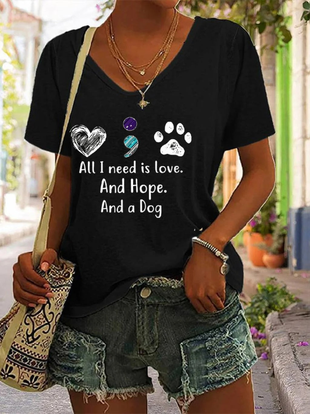 T-shirt col V imprimé pour femme « Tout ce dont j'ai besoin, c'est d'amour, d'espoir et d'un chien » pour la sensibilisation au suicide