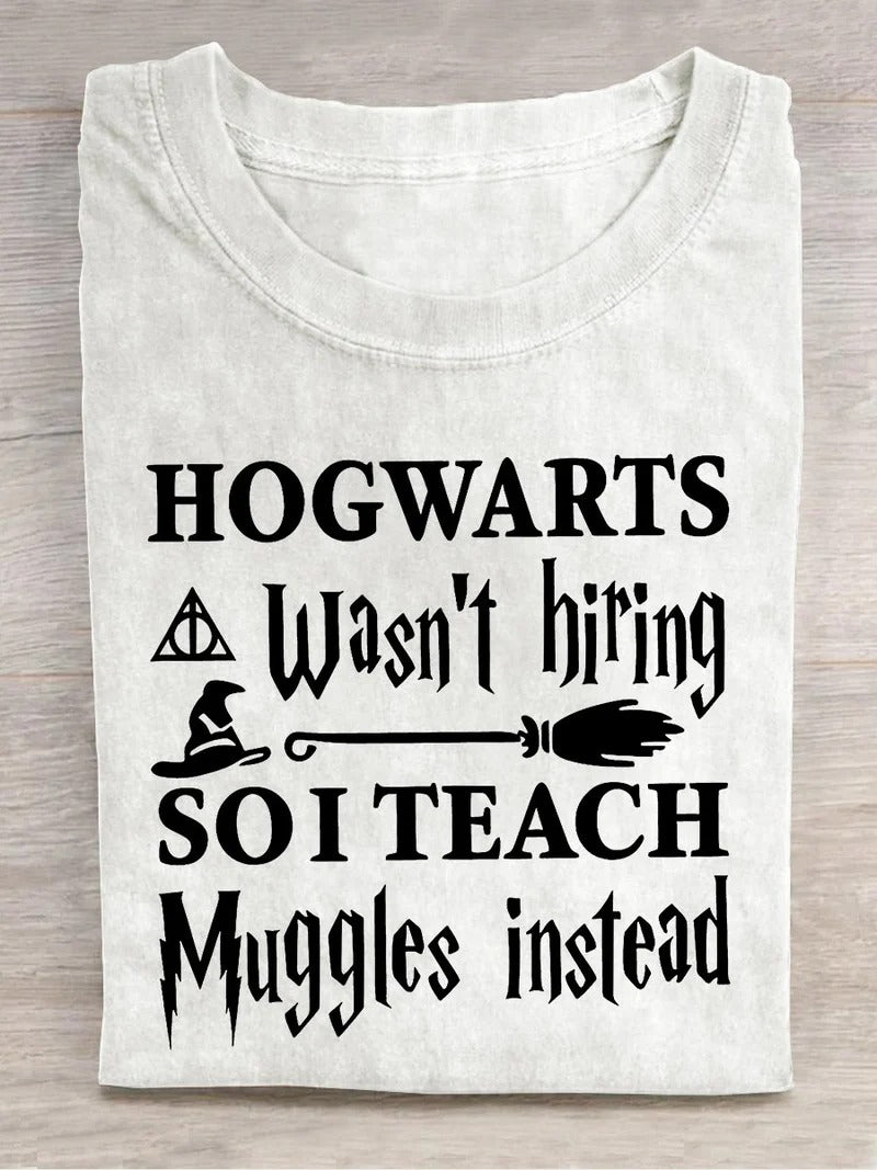 Poudlard n'embauchait pas, alors j'enseigne aux Moldus à la place. Rat de bibliothèque, nerd, baguette magique, sorcier, t-shirt imprimé décontracté