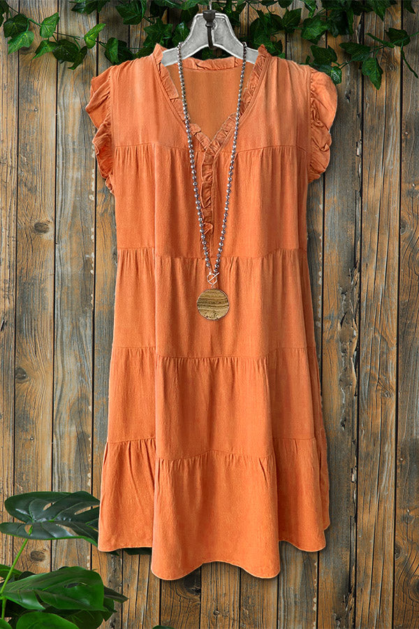 Gerüschtes, plissiertes Kleid mit V-Ausschnitt