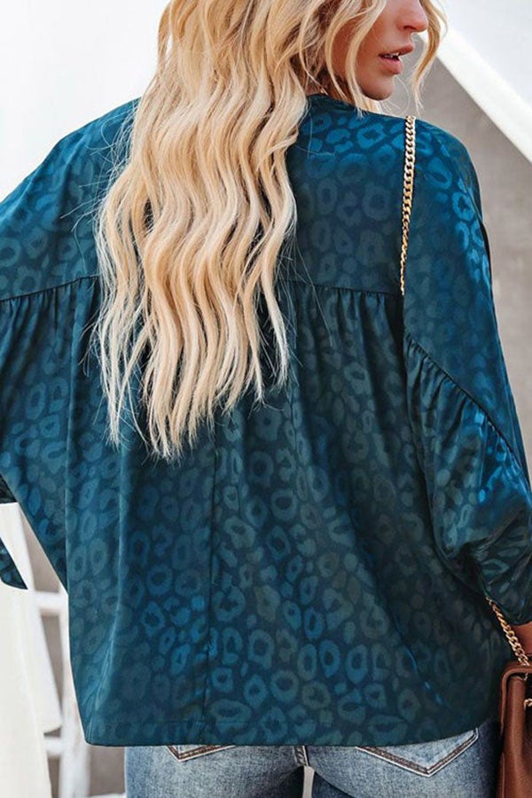 Haut en satin léopard