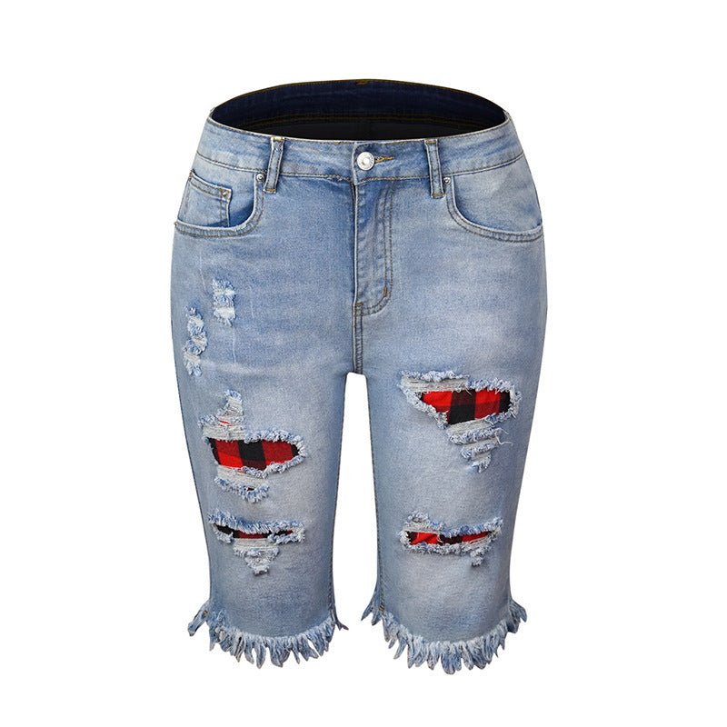 Perforierte Jeansshorts mit hohem Stretchanteil und Quaste