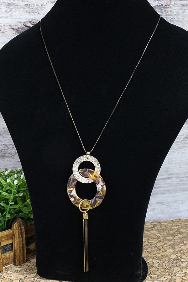 Collier à franges en acrylique tendance avec chaîne de pull