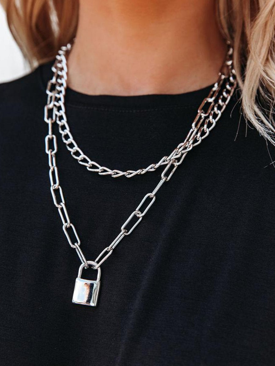 LIP-LOCKED LAYERED CHAIN NECKLACE