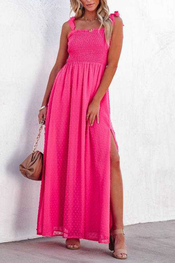 Libra – Gesmoktes Maxikleid mit Schweizer Punkten und Schlitz