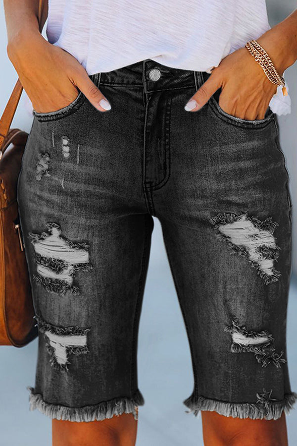 Perforierte Jeansshorts mit hohem Stretchanteil und Quaste