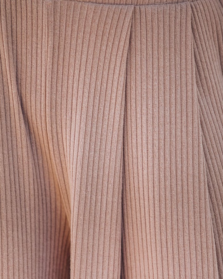 Gerippte Hose mit weitem Bein und Taschen